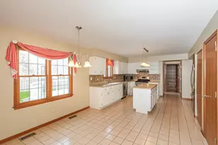 1404 Halifax Dr, Mundelein, IL 60060 - Photo 14