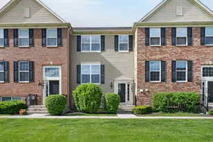 1563 Deer Pointe Dr, South Elgin, IL 60177 - Photo 2