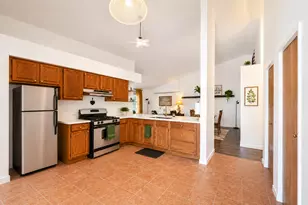 387 Chaparral Cir, Elgin, IL 60120 - Photo 6