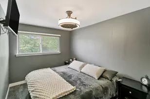 383 Park Ave, Wheeling, IL 60090 - Photo 10