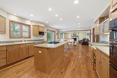 406 Woodview Drive, Prospect Heights, IL 60070 - Photo 10