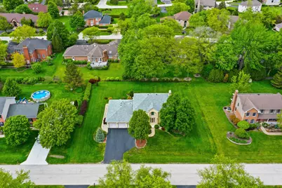406 Woodview Drive, Prospect Heights, IL 60070 - Photo 2