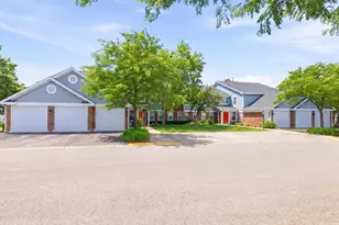 207 W Jennifer Ln, Palatine, IL 60067 - Photo 2