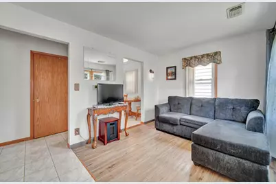 [Address not provided], Burbank, IL 60459 - Photo 4