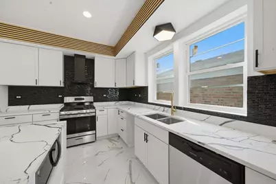 939 N Harding Avenue, Chicago, IL 60651 - Photo 8