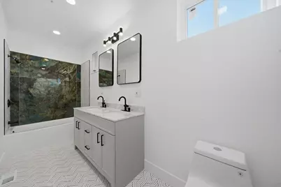 939 N Harding Avenue, Chicago, IL 60651 - Photo 16