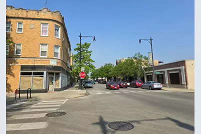 3305 W Bryn Mawr Avenue, Chicago, IL 60659 - Photo 2