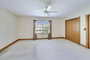 1049 Plantain Ct, Crystal Lake, IL 60014 - Photo 16