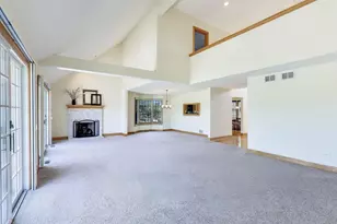 1049 Plantain Ct, Crystal Lake, IL 60014 - Photo 6