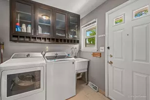 902 W Stonemill Ave, Addison, IL 60101 - Photo 14