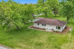 902 W Stonemill Ave, Addison, IL 60101 - Photo 4