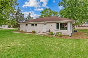 902 W Stonemill Ave, Addison, IL 60101 - Photo 2