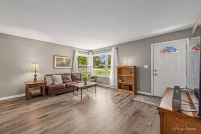 902 W Stonemill Avenue, Addison, IL 60101 - Photo 6