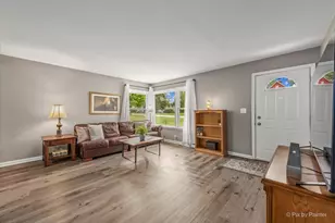 902 W Stonemill Ave, Addison, IL 60101 - Photo 6