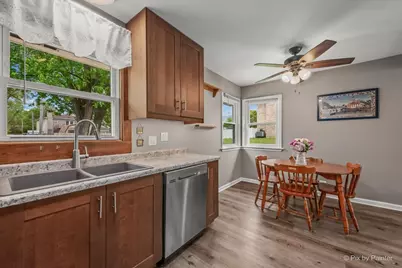 902 W Stonemill Avenue, Addison, IL 60101 - Photo 12
