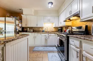 275 Plainview Dr, Bolingbrook, IL 60440 - Photo 6