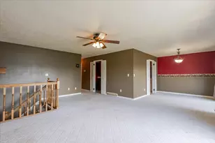 907 S Quincy St, Clifton, IL 61727 - Photo 8