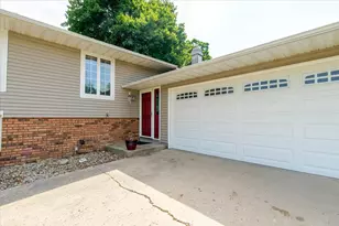 907 S Quincy St, Clifton, IL 61727 - Photo 4