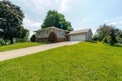 907 S Quincy Street, Clifton, IL 61727 - Photo 2