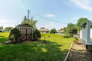 907 S Quincy St, Clifton, IL 61727 - Photo 38