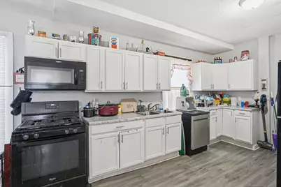 327 E 11th Street, Davenport, IA 52803 - Photo 8