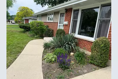 1520 N Fernandez Place, Arlington Heights, IL 60004 - Photo 2