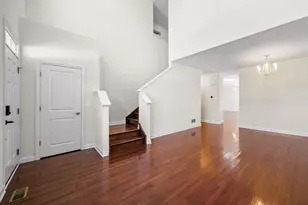 2021 Dauntless Dr, Glenview, IL 60026 - Photo 4