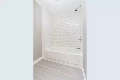 4819 W Cornelia Avenue, Chicago, IL 60641 - Photo 12