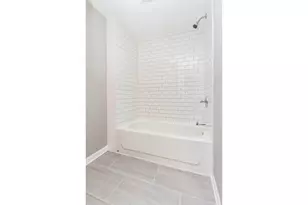 4819 W Cornelia Ave, Chicago, IL 60641 - Photo 12