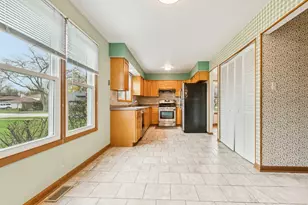 18604 Carpenter St, Homewood, IL 60430 - Photo 6