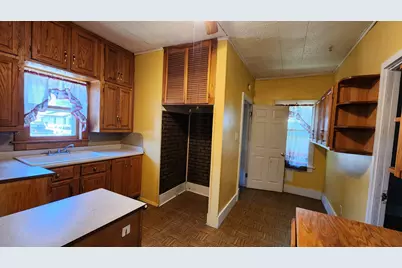 562 7 Avenue S, Clinton, IA 52732 - Photo 4