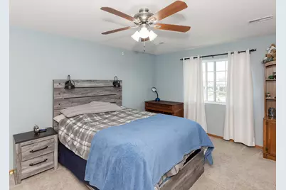 240 E Franklin Street #204, Eldridge, IA 52748 - Photo 8