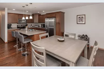 240 E Franklin Street #204, Eldridge, IA 52748 - Photo 4