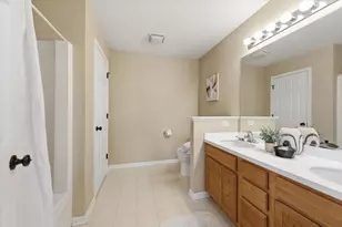 70 Regent Dr, Gilberts, IL 60136 - Photo 20
