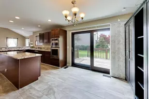 825 W Dorset Ave, Palatine, IL 60067 - Photo 8
