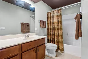 6395 Cunningham Ct, Gurnee, IL 60031 - Photo 14