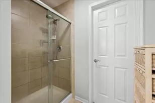 6395 Cunningham Ct, Gurnee, IL 60031 - Photo 12