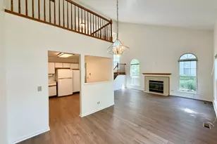 801 N Shady Oaks Dr, Elgin, IL 60120 - Photo 8