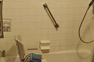 201 E Chestnut St, Chicago, IL 60611 - Photo 10