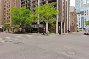 201 E Chestnut St, Chicago, IL 60611 - Photo 2
