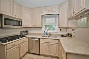 4351 W Chase Ave, Lincolnwood, IL 60712 - Photo 16