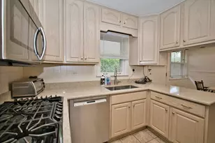 4351 W Chase Ave, Lincolnwood, IL 60712 - Photo 14