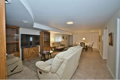 4351 W Chase Avenue, Lincolnwood, IL 60712 - Photo 10