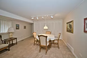 4351 W Chase Ave, Lincolnwood, IL 60712 - Photo 10