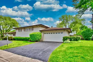 4351 W Chase Ave, Lincolnwood, IL 60712 - Photo 2