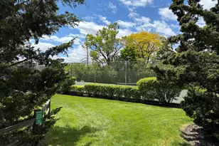 718 Cobblestone Cir, Glenview, IL 60025 - Photo 8
