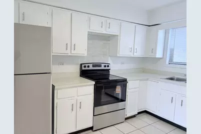 718 Cobblestone Circle #C, Glenview, IL 60025 - Photo 4