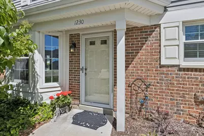 1230 S Wellington Court, Buffalo Grove, IL 60089 - Photo 2