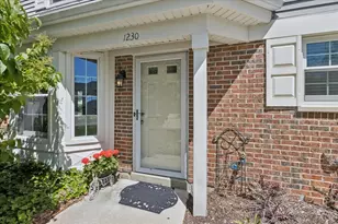 1230 S Wellington Ct, Buffalo Grove, IL 60089 - Photo 2