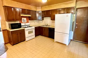 873 Hermitage Dr, Aurora, IL 60506 - Photo 2